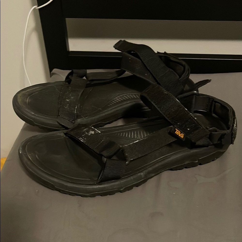 Teva Hurricane 🌀 Black Sandals